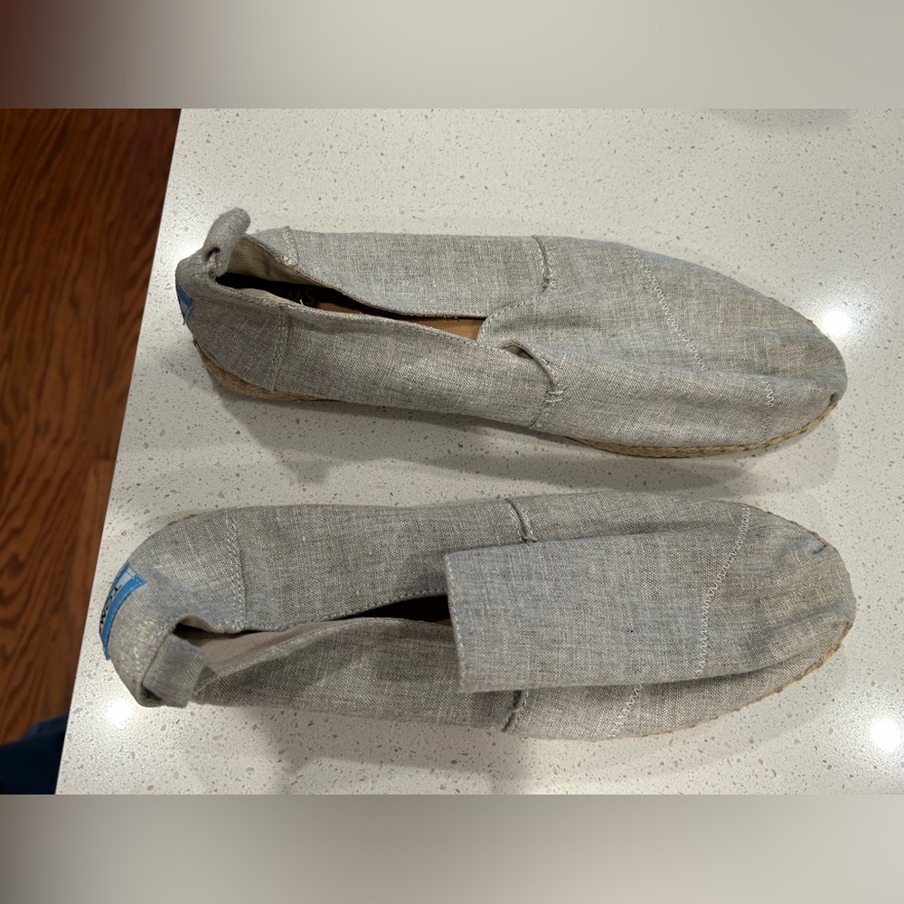 Great condition, light gray Tom’s loafers women’s size 10